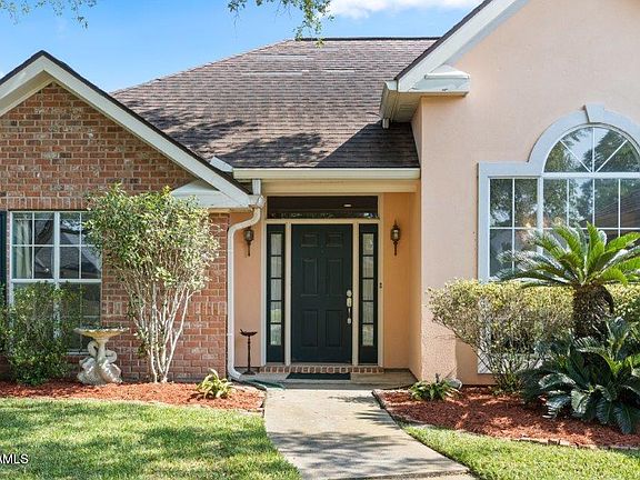 5th image of 105 Doncaster Cir
