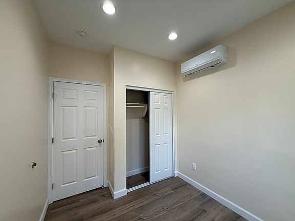5th image of 2660 Montrose Ave #A