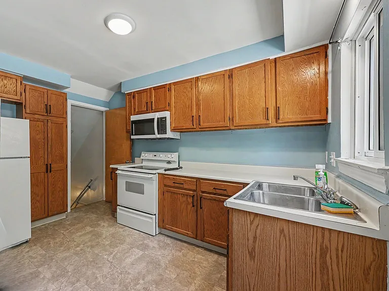 104 Crocker Blvd — Photo 6