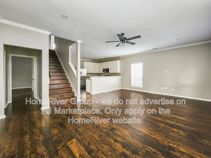 5 bed, 2.5 bath, 3156 sqft, $2,995 — Photo 4