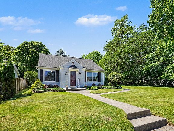 5th image of 1124 Lakeview Dr