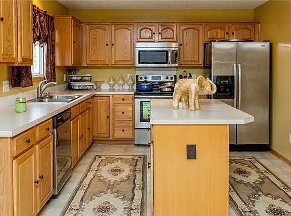 3rd image of 302 E 12th Ave