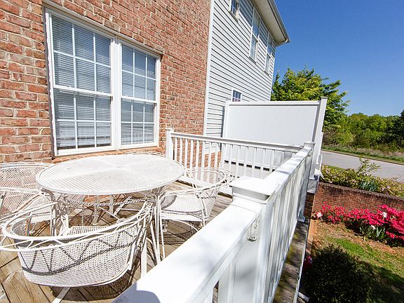 3rd image of 1081 Haymore Dr