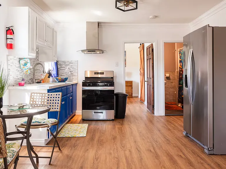 Full kitchen, open floor plan