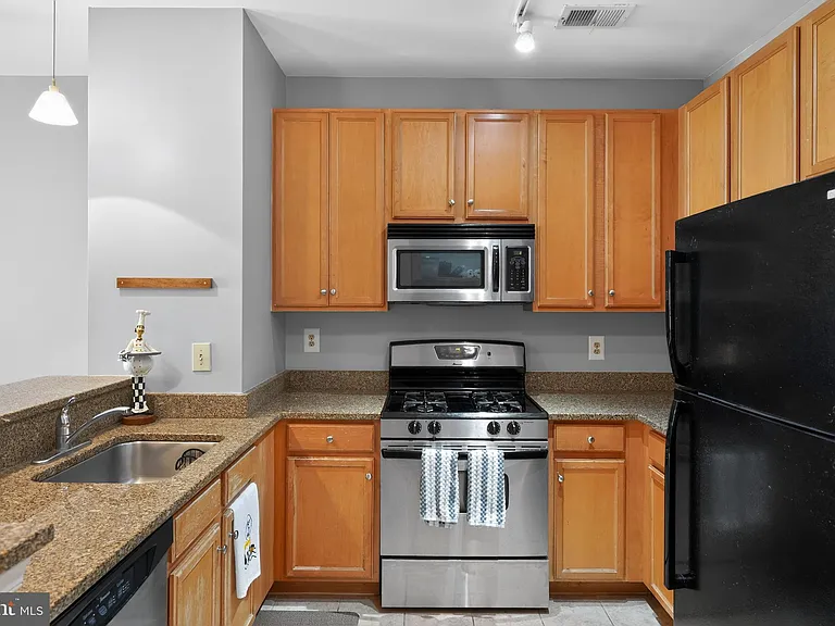 2665 Prosperity Ave #403 — Photo 38