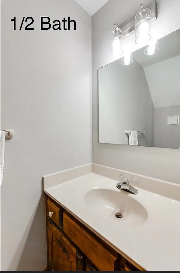 4 bed, 2.5 bath, 2404 sqft, $2,550 — Photo 3