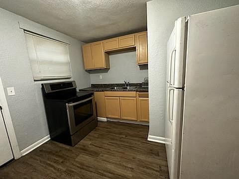 2nd image of 2719 Fairfax St #1