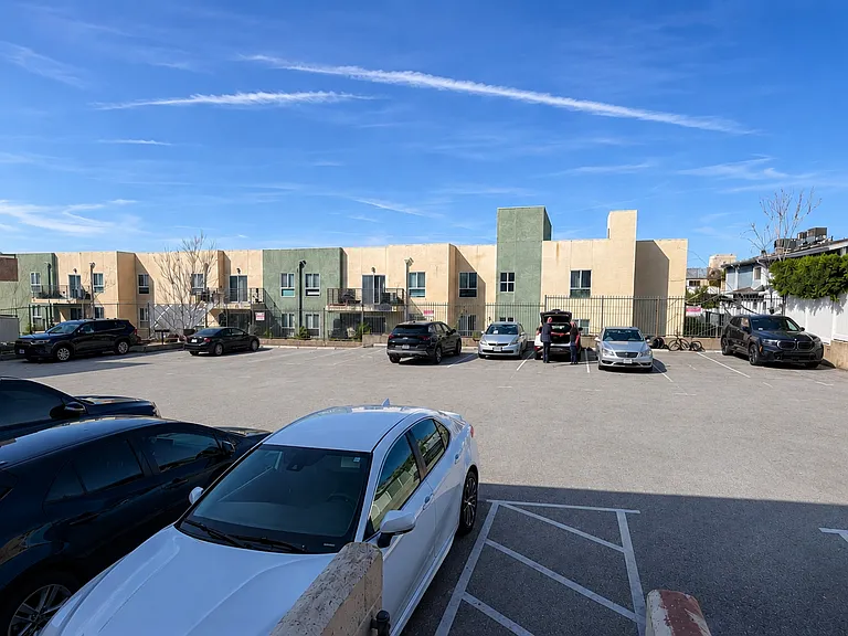 10059 Pinewood Ave — Photo 4