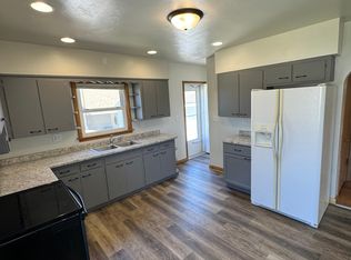 1512 W 2nd St, Cedar Falls, IA 50613