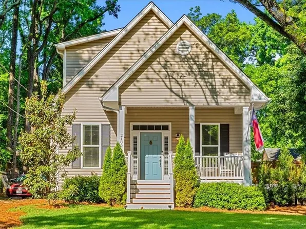 2105 Dellwood Dr, Greensboro, NC 27408