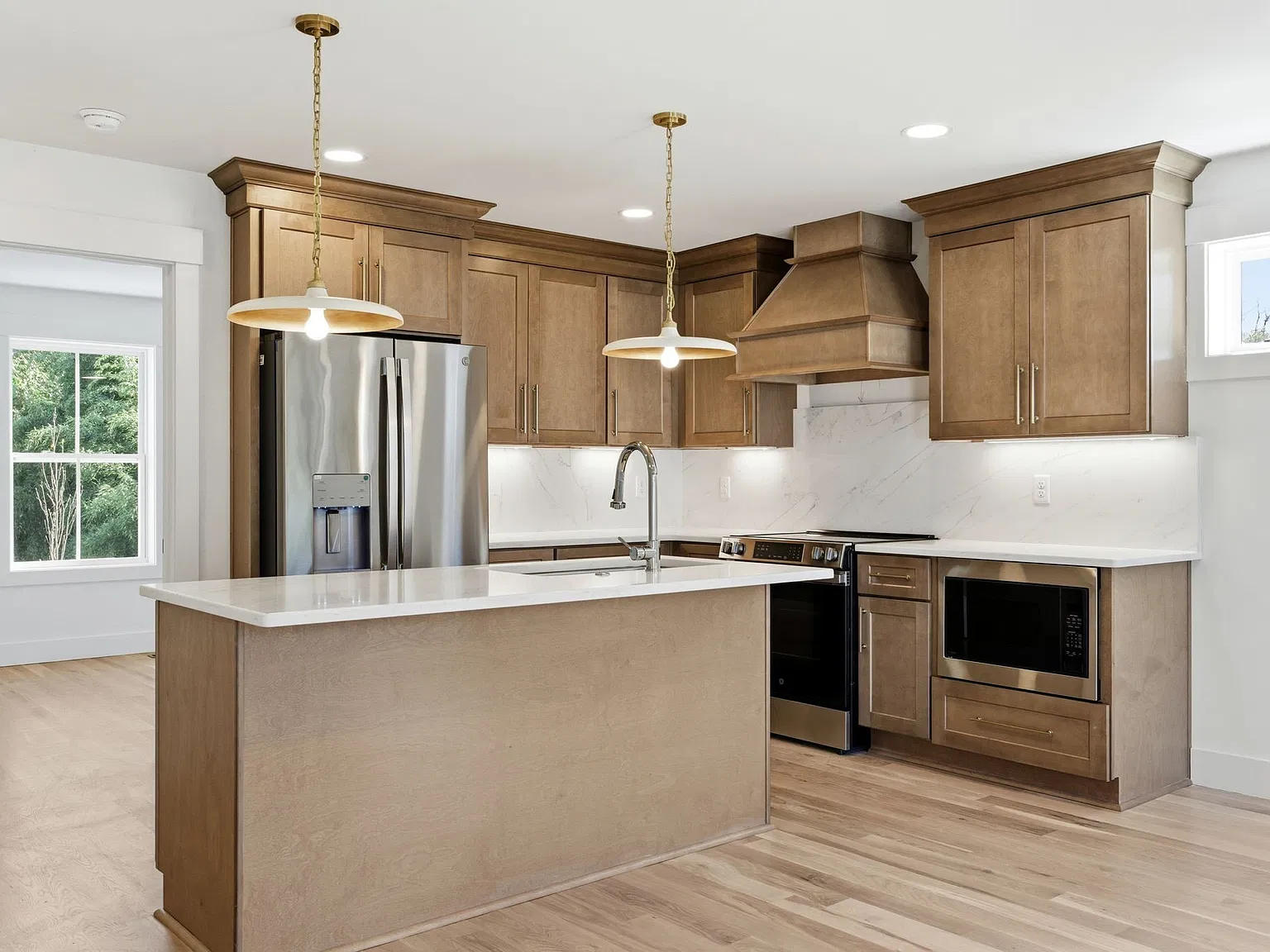 1020 W Kirkland Ave — Photo 1