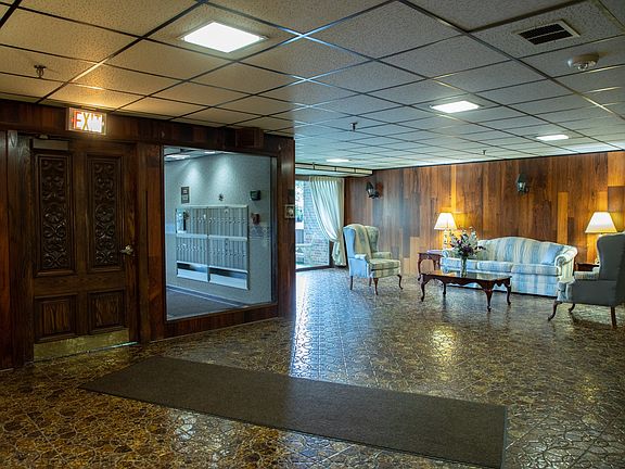 3rd image of 129 S Spruce Ave APT 205