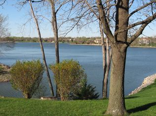 304 NE Dartmore Ct, Lees Summit, MO 64064