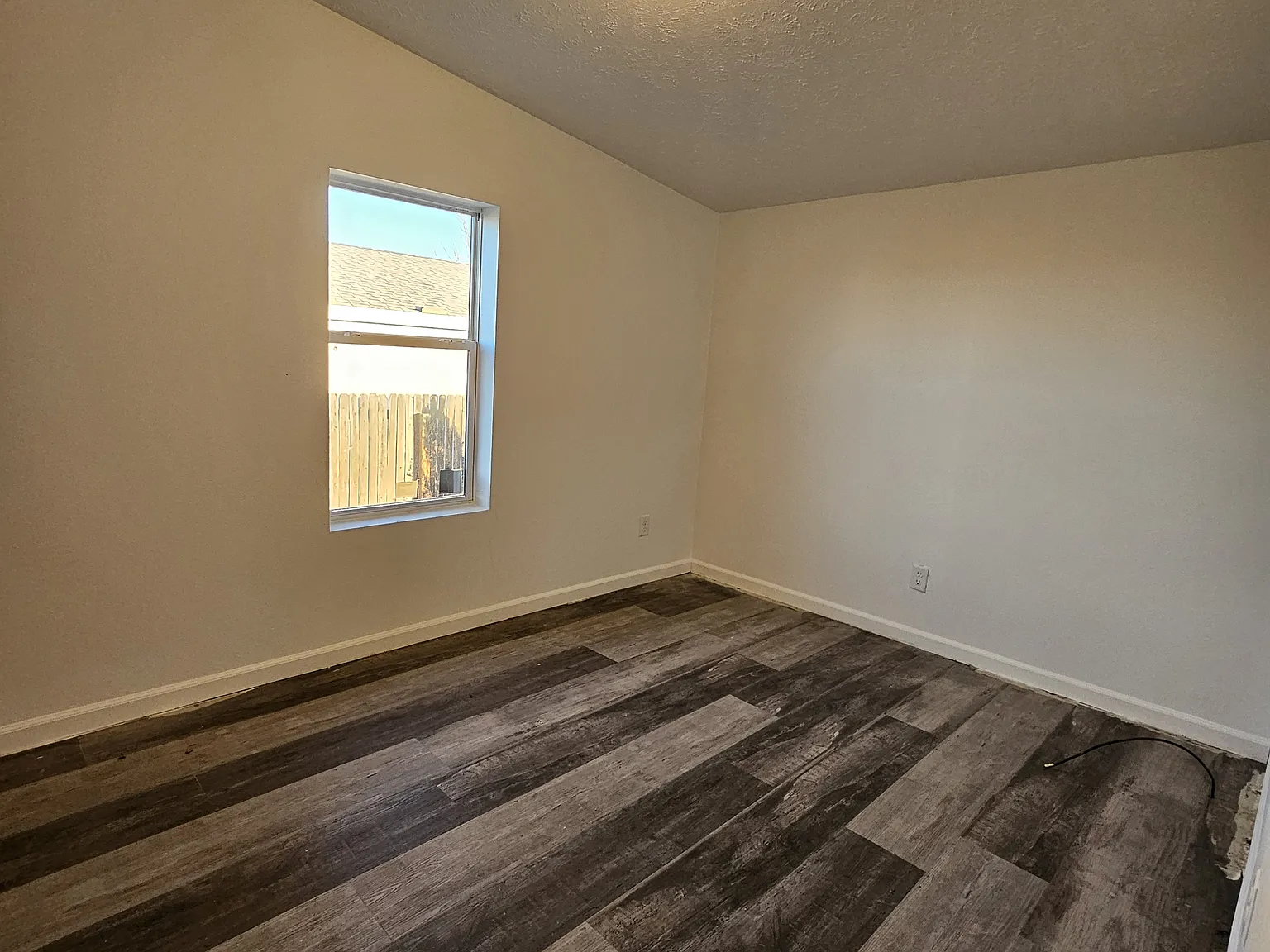 3 bed, 1404 sqft, $2,000 — Photo 3
