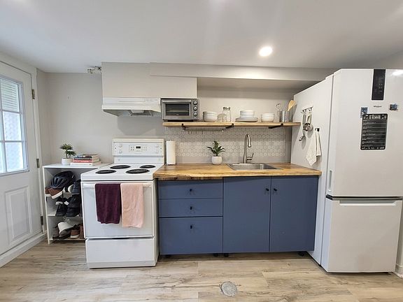 3rd image of 1191 Woodbine Ave #Basement