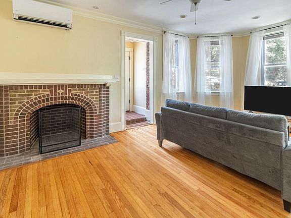 5th image of 129 Chiswick Rd APT 6A