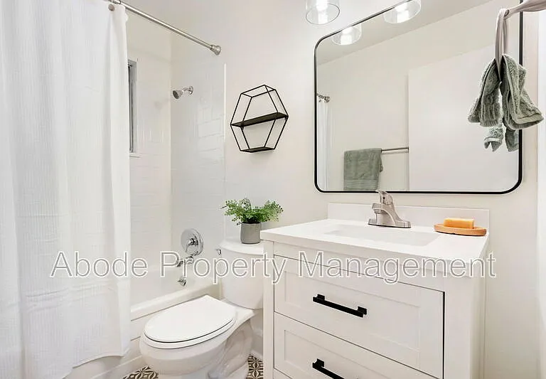 328 N Roosevelt Ave — Photo 6