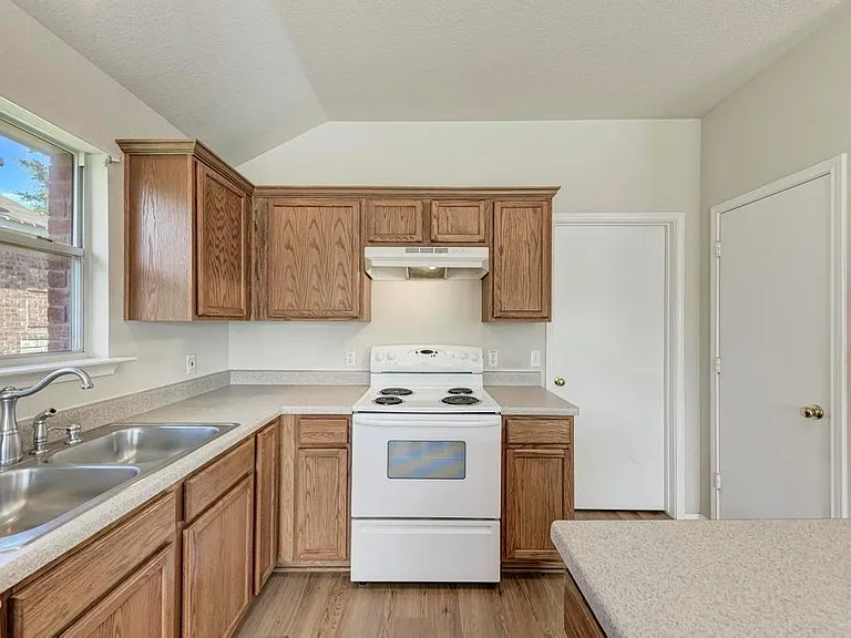 1203 Tricia Cv — Photo 16