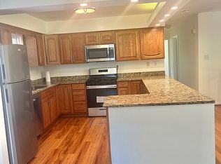 1020 Utterback Store Rd, Great Falls, VA 22066