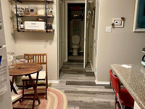 Dining area 7-1 x 8-3