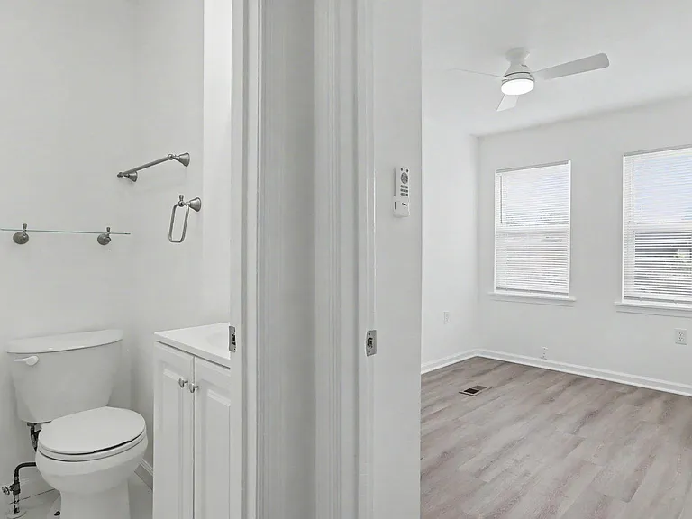 1028 Kenyon St NW — Photo 10