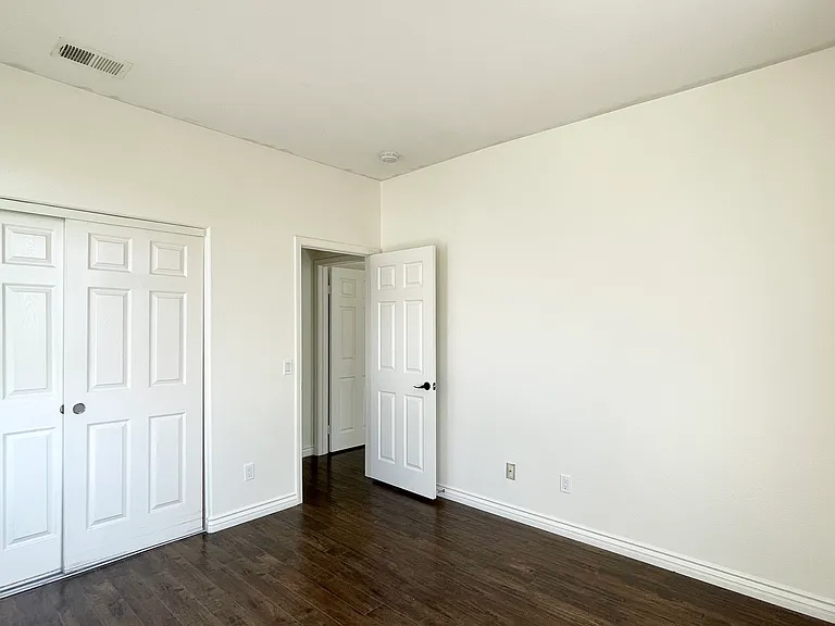 5218 Mariner Dr — Photo 48