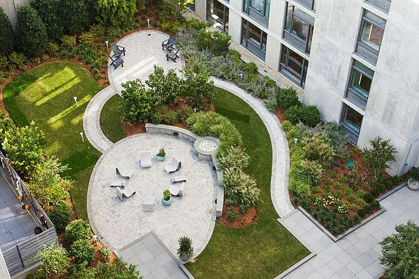 Rented by Greystar | media 20