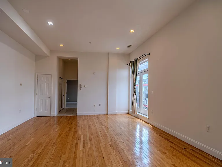 1629 L St NE #305 — Photo 17
