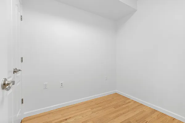 Rented by Thomas Lipovetsky, LREB | media 19