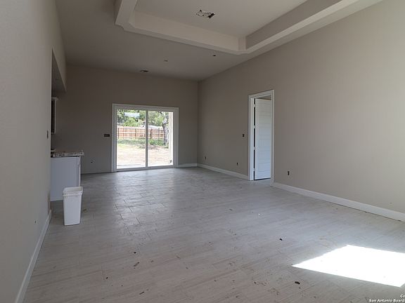 3rd image of 102 Old Valley Hi
