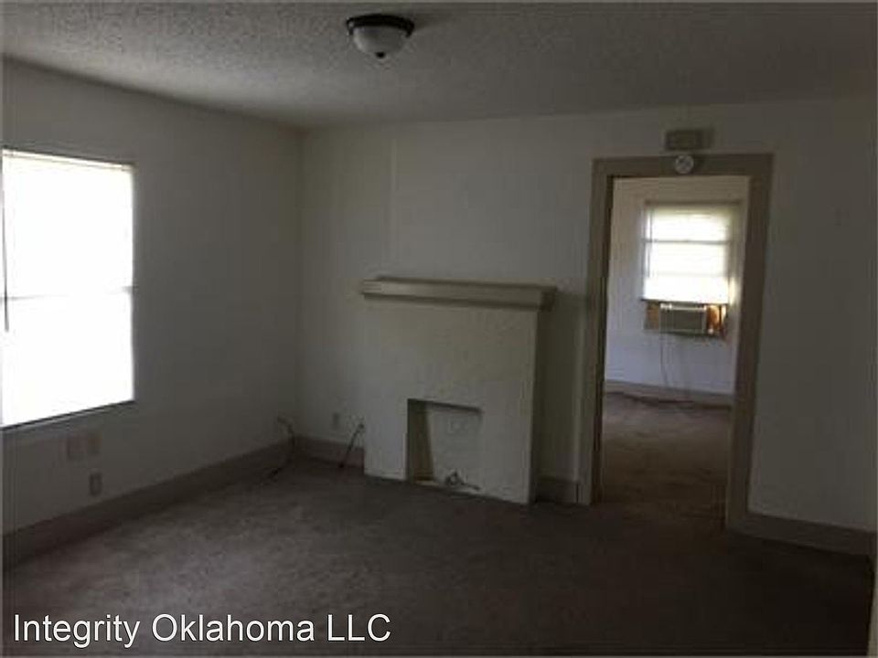 1st image of 1125 NE 17th St #1/2