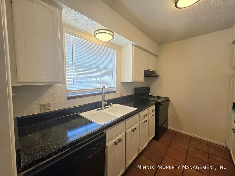 Whispering Oaks 1904 N. Midland — Photo 38