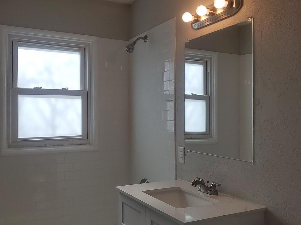 1st image of 524 N 80th Pl