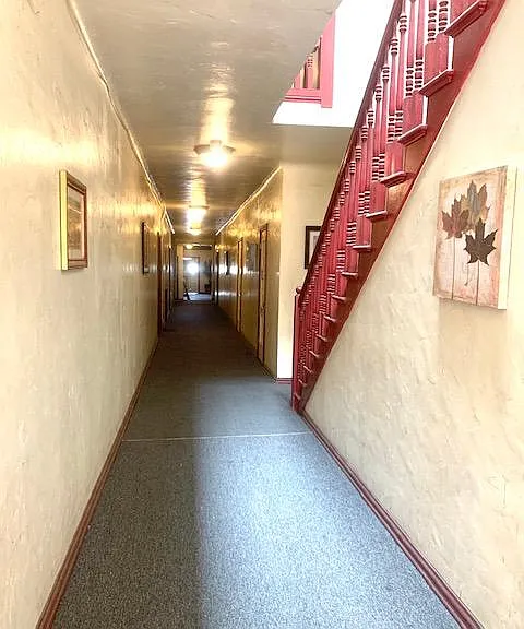 Nostalgic hallways for a homely feeling