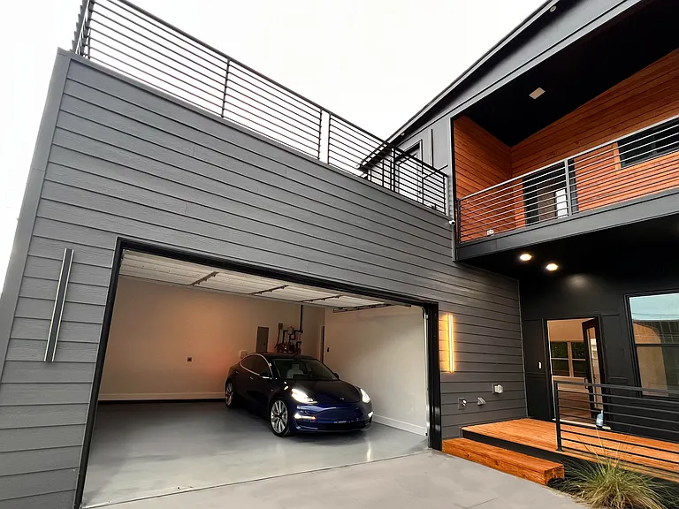 1313 Metropolitan Pkwy — Photo 1
