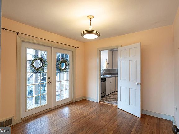 4th image of 103 E Hamilton Ave