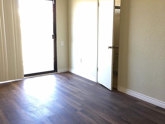 5th image of 1426 Cabrillo Ave