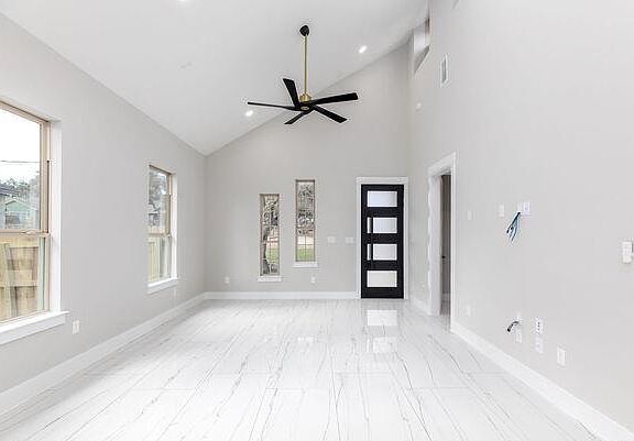 3rd image of 1382 Green Meadow Ln