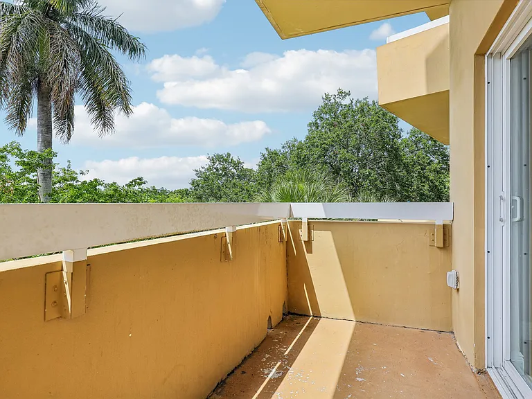 The Oaks Condominium — Photo 24