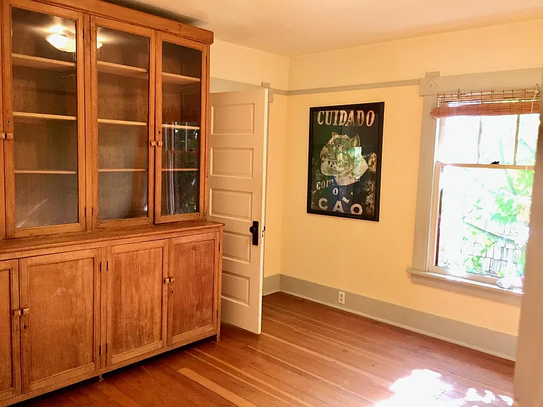 Middle Bedroom