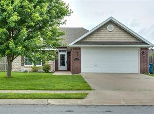 1413 Hutchinson St, Pea Ridge, AR 72751