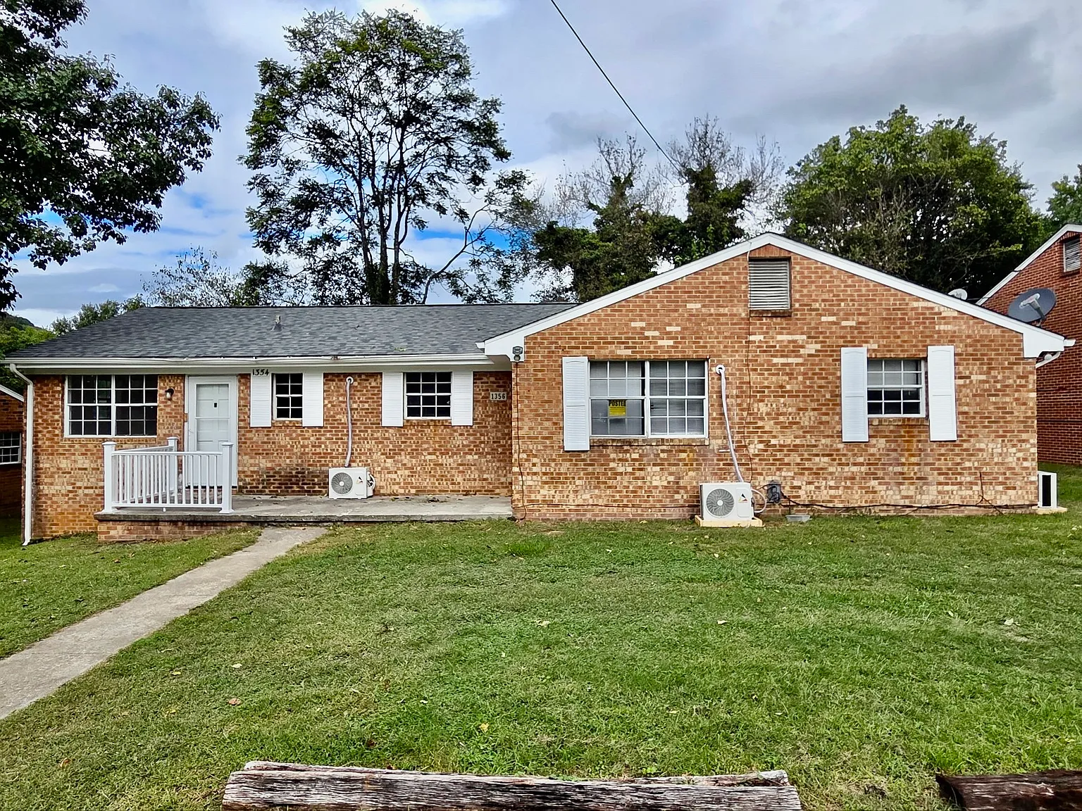 1354 Gillette Ave SE — Photo 1