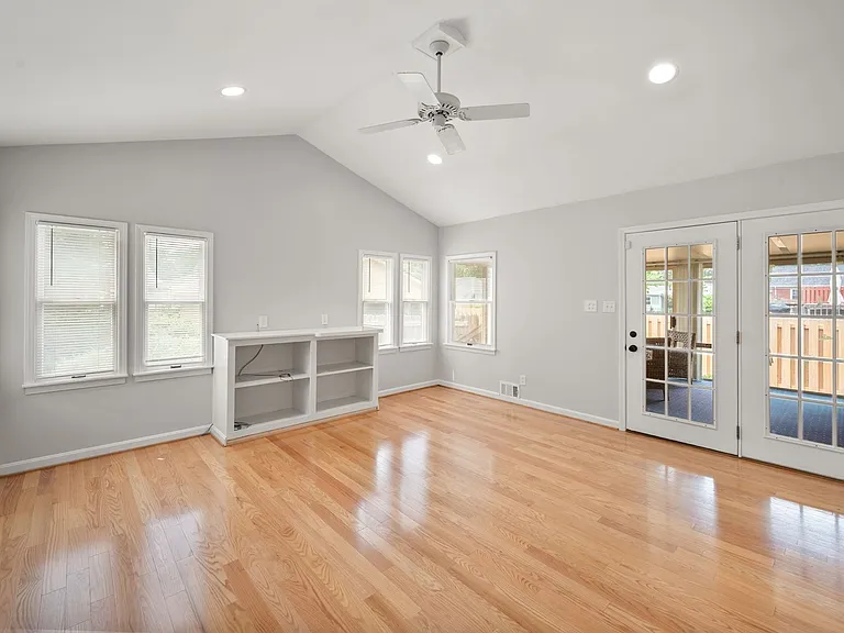 812 Beechwood Rd — Photo 16