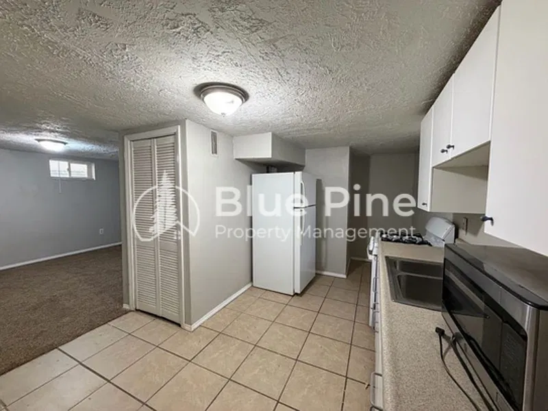 2 bed, 1.0 bath, 900 sqft, $750 — Photo 4