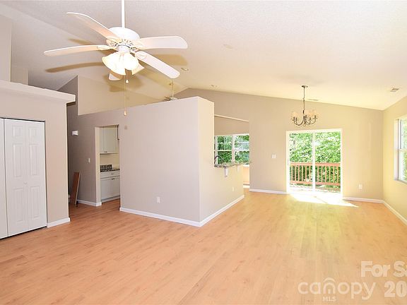 3rd image of 176 Clear Creekside Dr