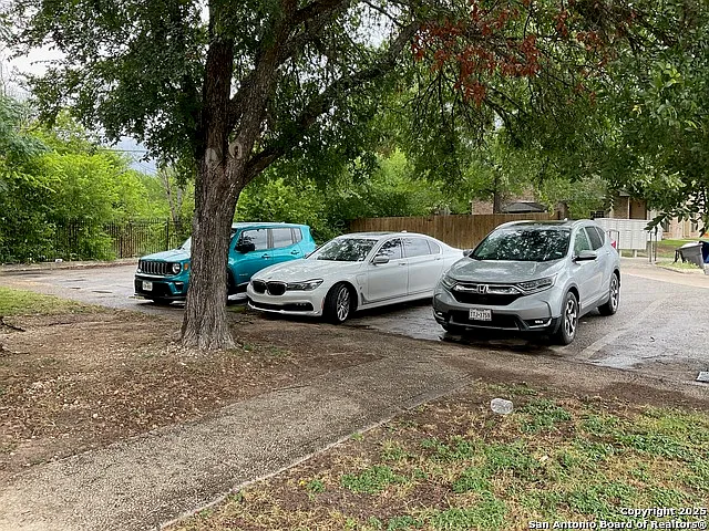 2 bed, 1.5 bath, 5212 sqft, $1,300 — Photo 3