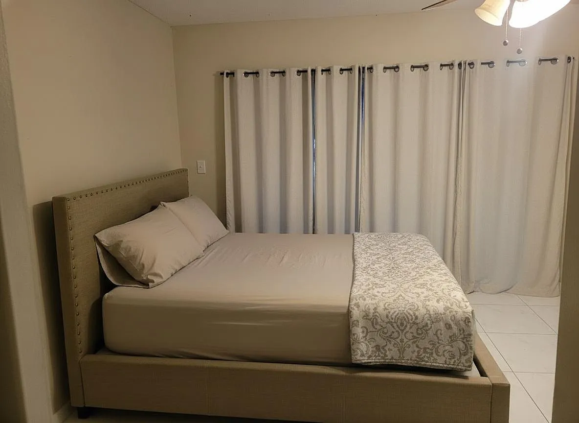 4 bed, 3.0 bath, 2400 sqft, $1,139 — Photo 1