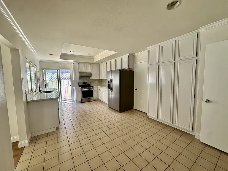 2828 E Wasatch Ct — Photo 7