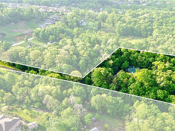 5th image of 132 Twin Oaks Ln