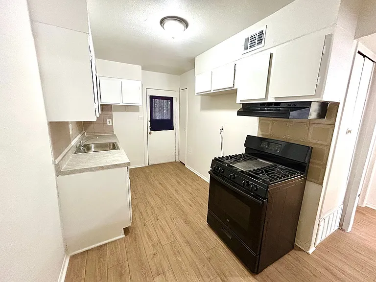 520 Prado St — Photo 28